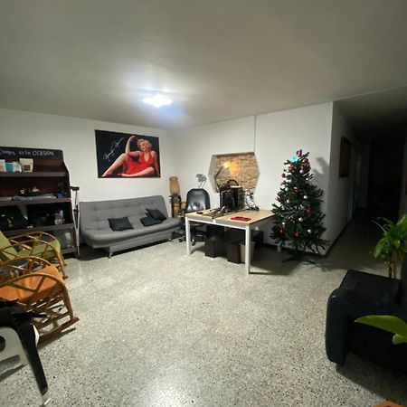 Hostel Kumho Alojamiento Medellin Bagian luar foto