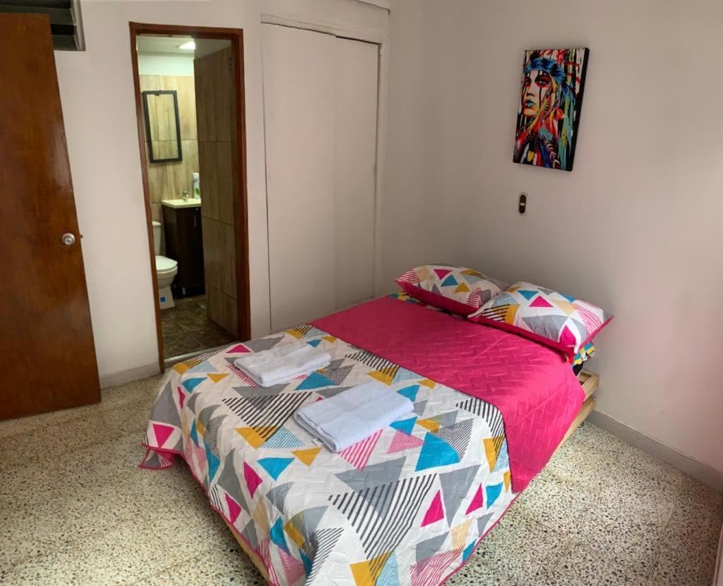 Hostel Kumho Alojamiento Medellin Bagian luar foto