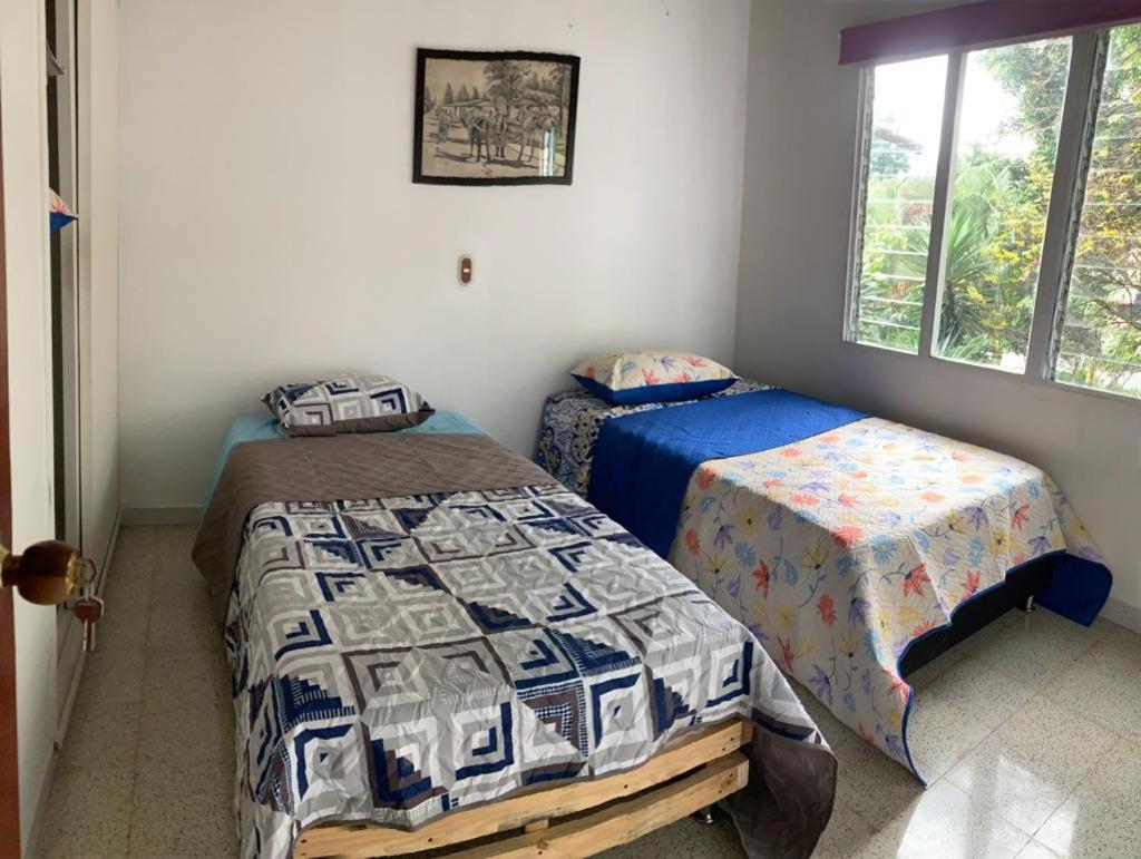Hostel Kumho Alojamiento Medellin Bagian luar foto