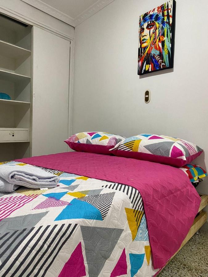 Hostel Kumho Alojamiento Medellin Bagian luar foto