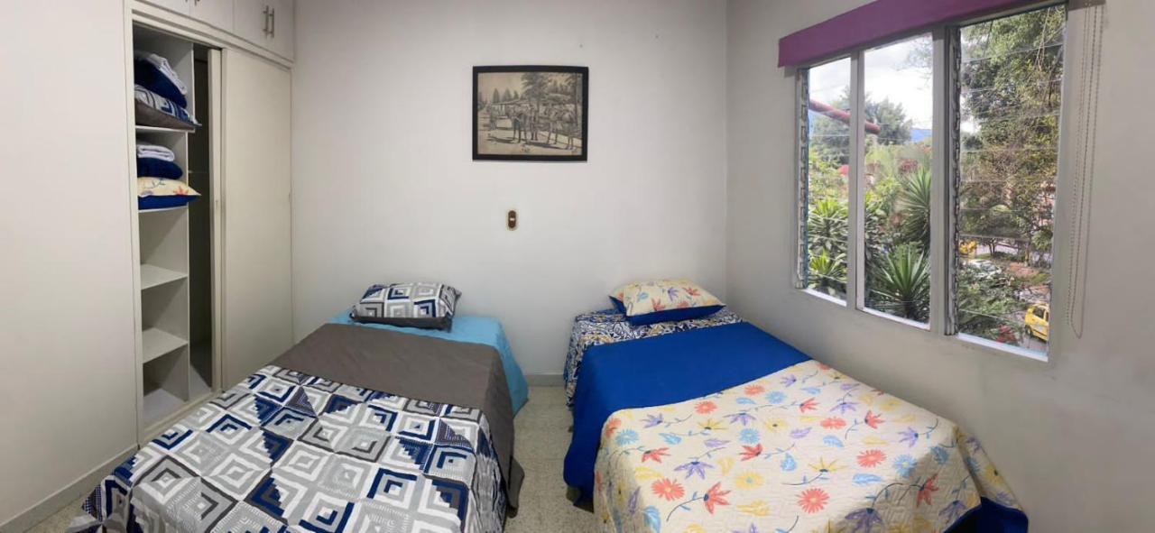 Hostel Kumho Alojamiento Medellin Bagian luar foto