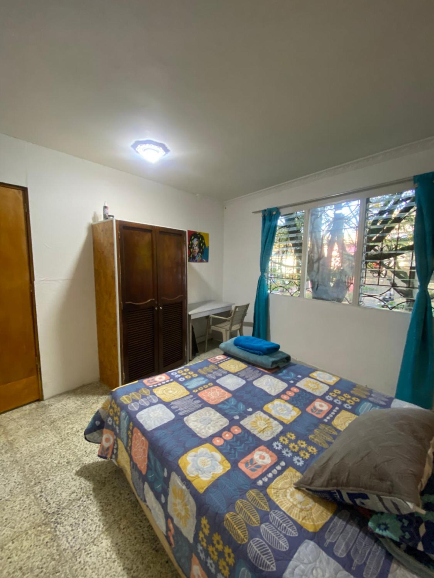 Hostel Kumho Alojamiento Medellin Bagian luar foto