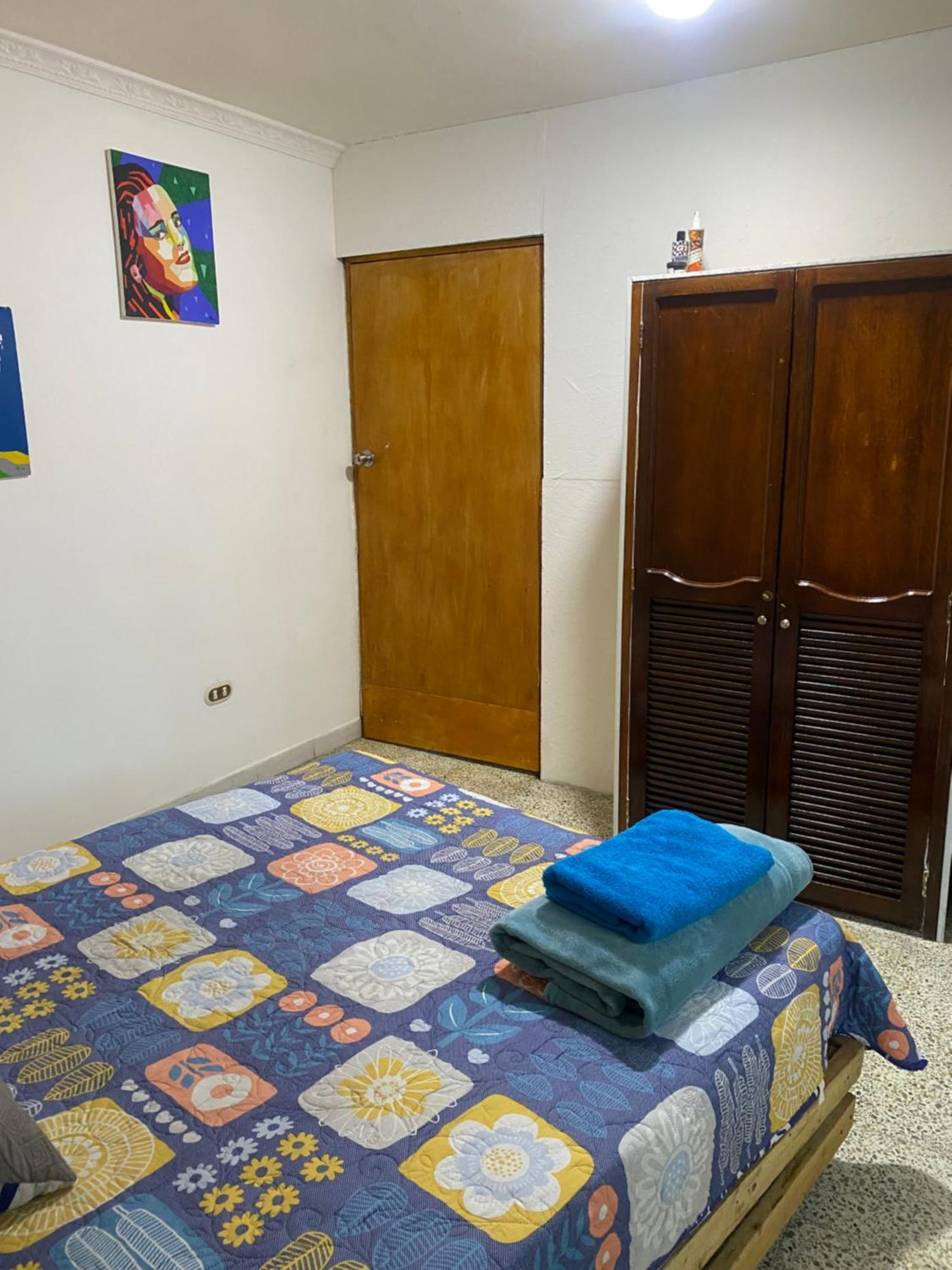 Hostel Kumho Alojamiento Medellin Bagian luar foto